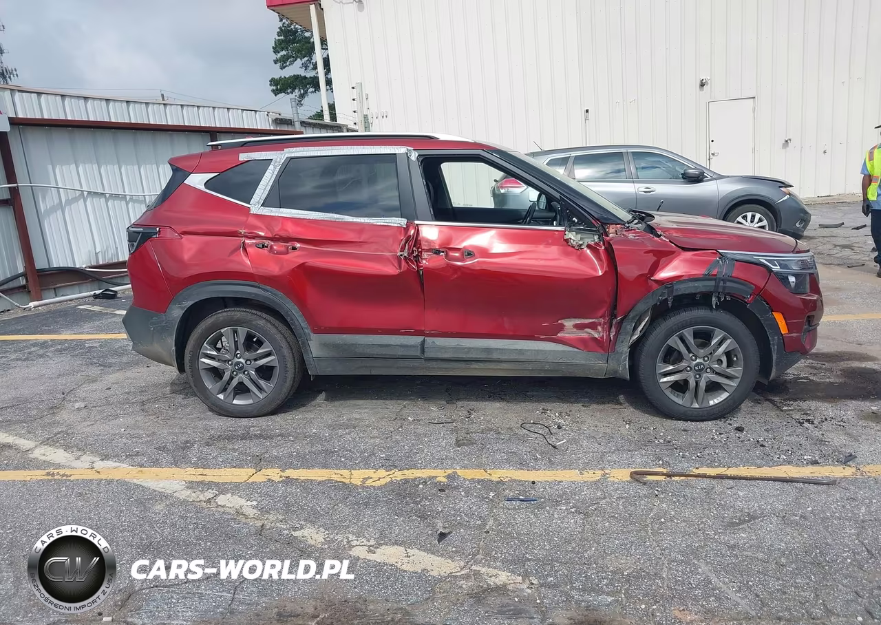 2021 Kia Seltos S VIN:KNDEU2AAXM7215069 - 13