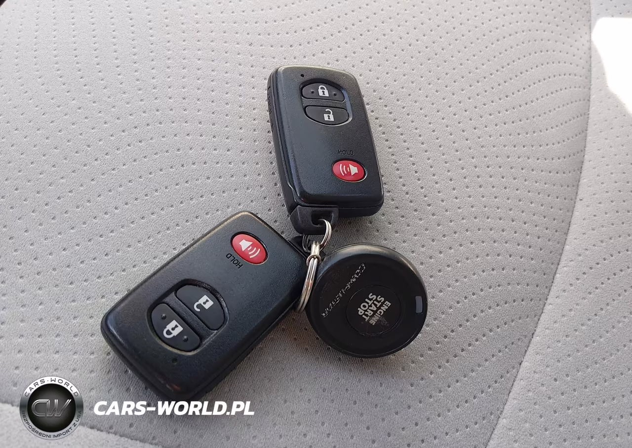 2014 Toyota Prius Three VIN:JTDKN3DU5E1739715 - 11
