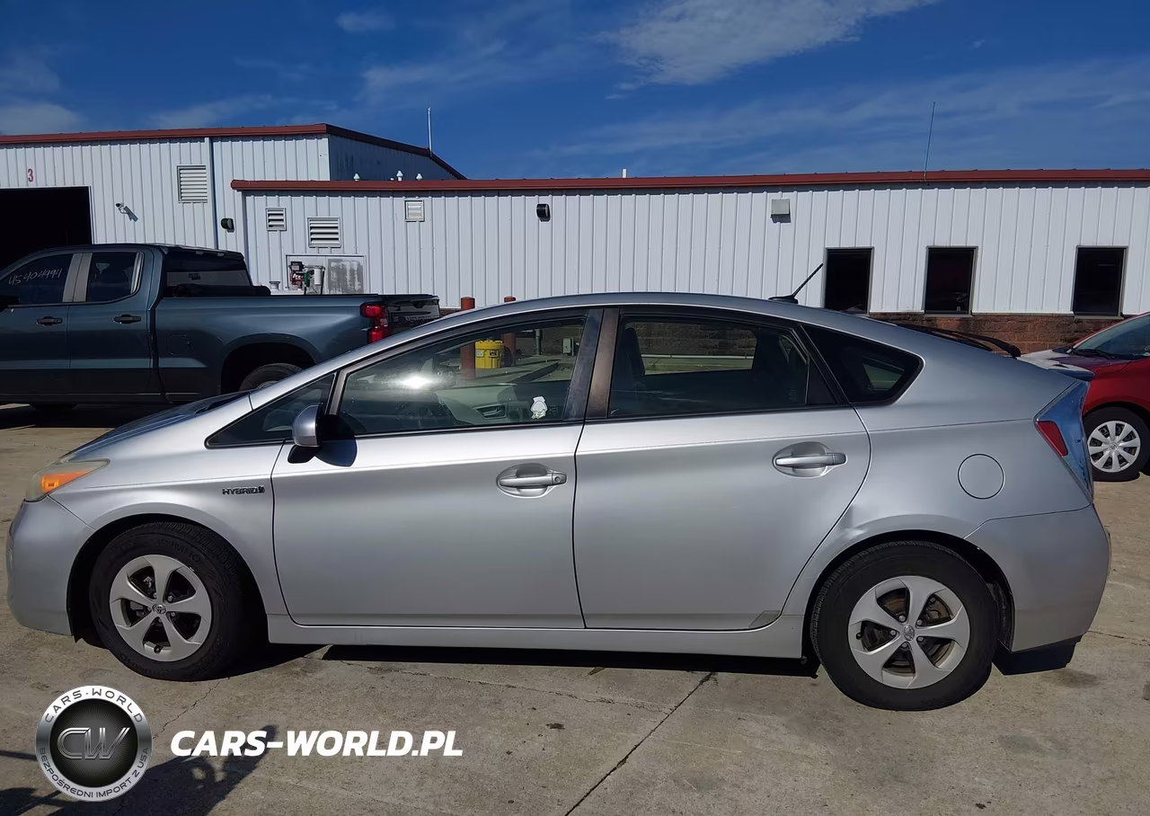 2014 Toyota Prius Three VIN:JTDKN3DU5E1739715 - 14