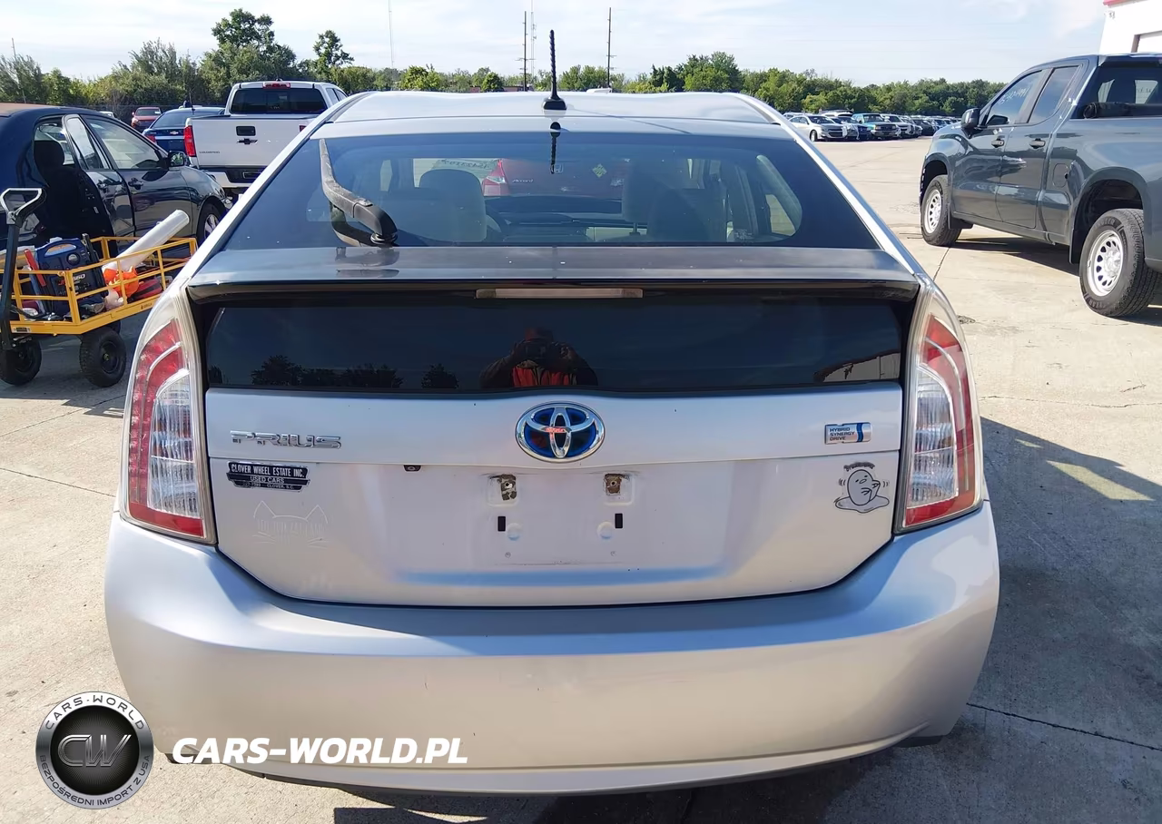 2014 Toyota Prius Three VIN:JTDKN3DU5E1739715 - 16