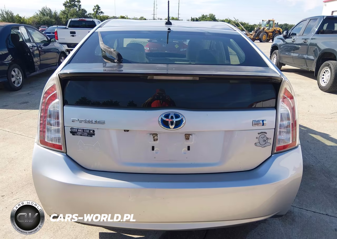 2014 Toyota Prius Three VIN:JTDKN3DU5E1739715 - 17
