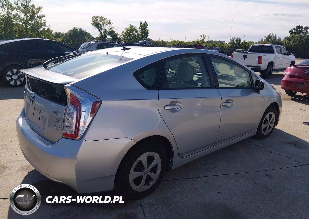 2014 Toyota Prius Three VIN:JTDKN3DU5E1739715 - 4