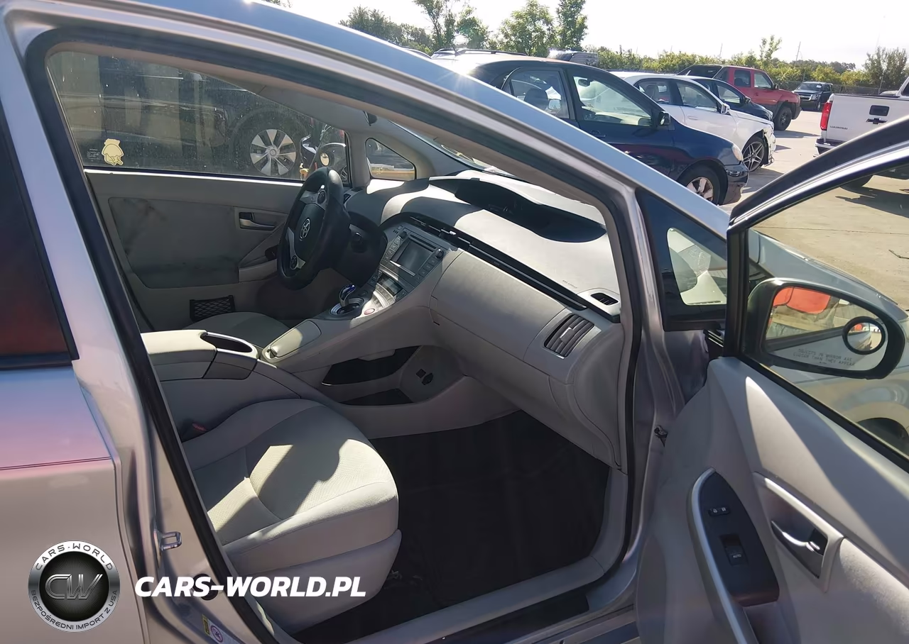 2014 Toyota Prius Three VIN:JTDKN3DU5E1739715 - 5