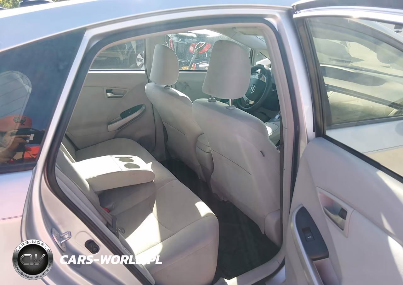 2014 Toyota Prius Three VIN:JTDKN3DU5E1739715 - 8