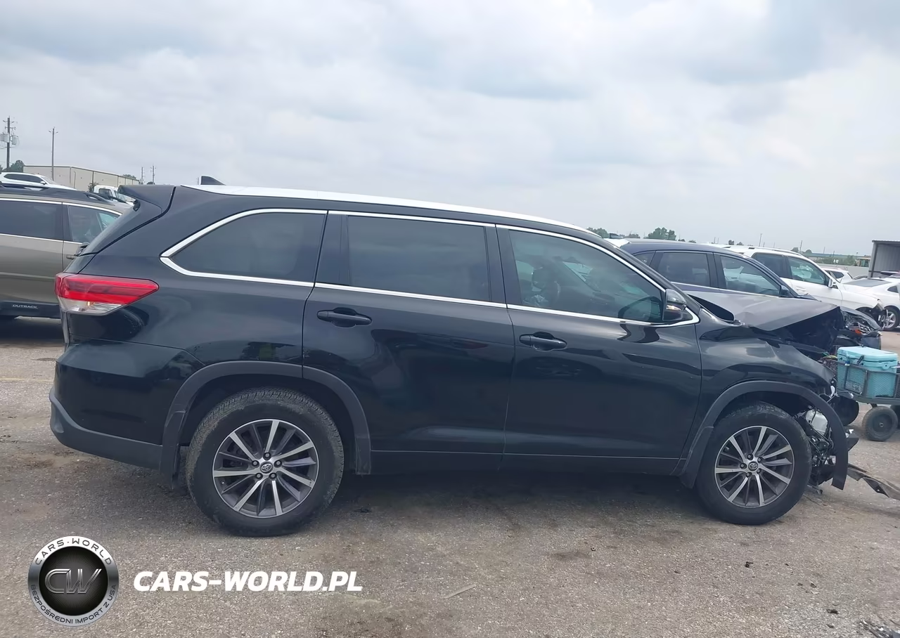 2018 Toyota Highlander Xle VIN:5TDKZRFH2JS537712 - 13