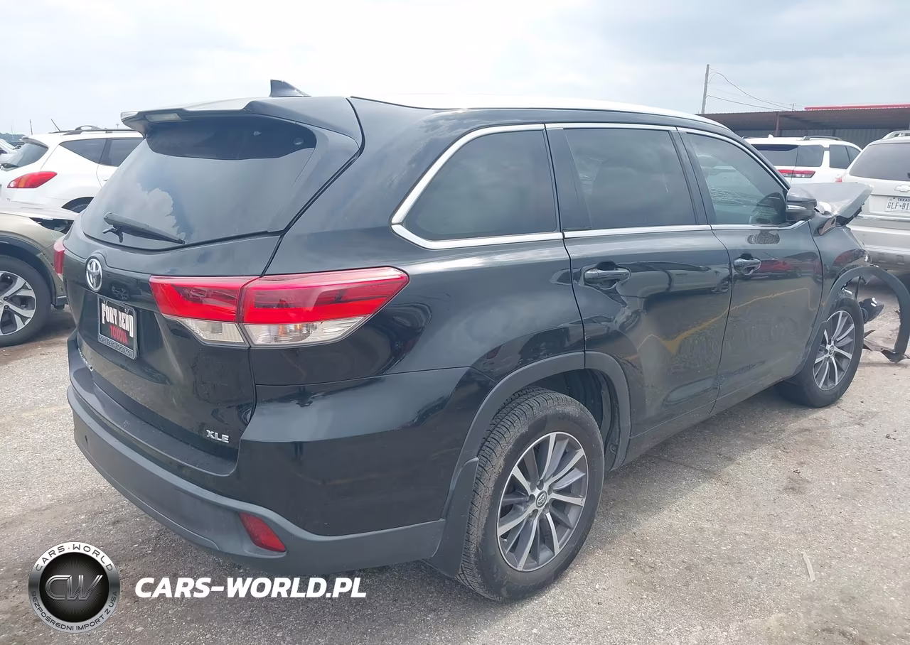 2018 Toyota Highlander Xle VIN:5TDKZRFH2JS537712 - 4