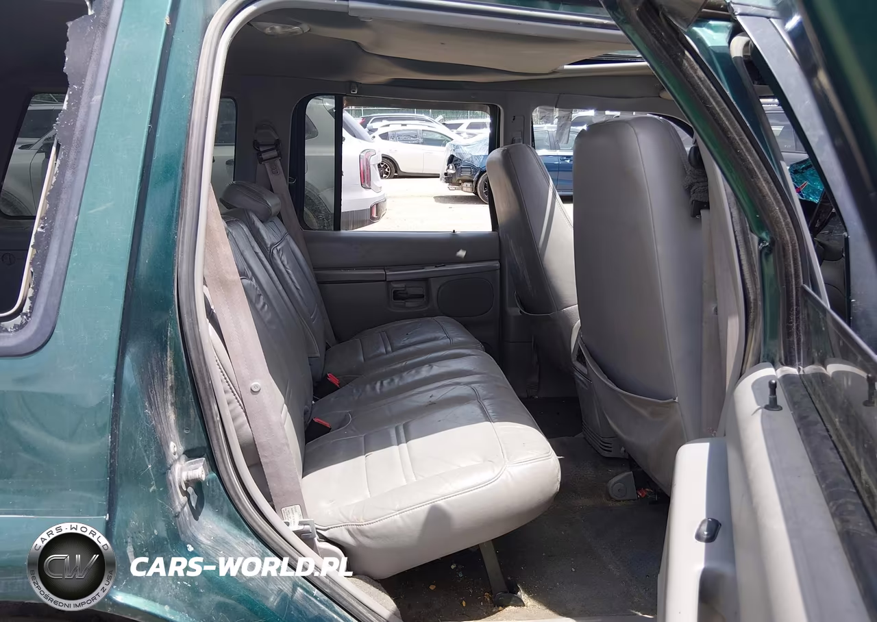 2000 Ford Explorer Xlt VIN:1FMZU83P1YZA73092 - 8