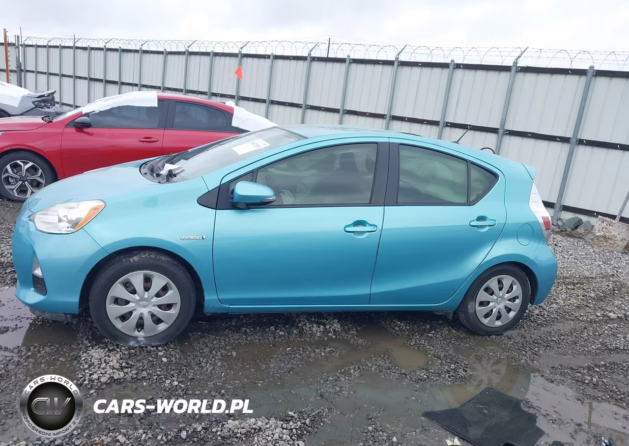 2013 Toyota Prius C Two VIN:JTDKDTB35D1044629 - 14