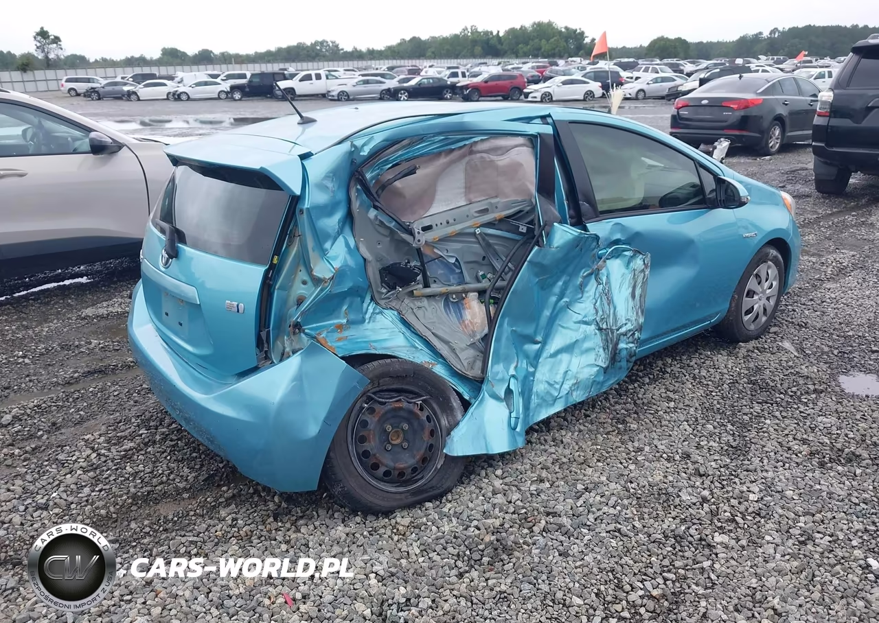 2013 Toyota Prius C Two VIN:JTDKDTB35D1044629 - 4