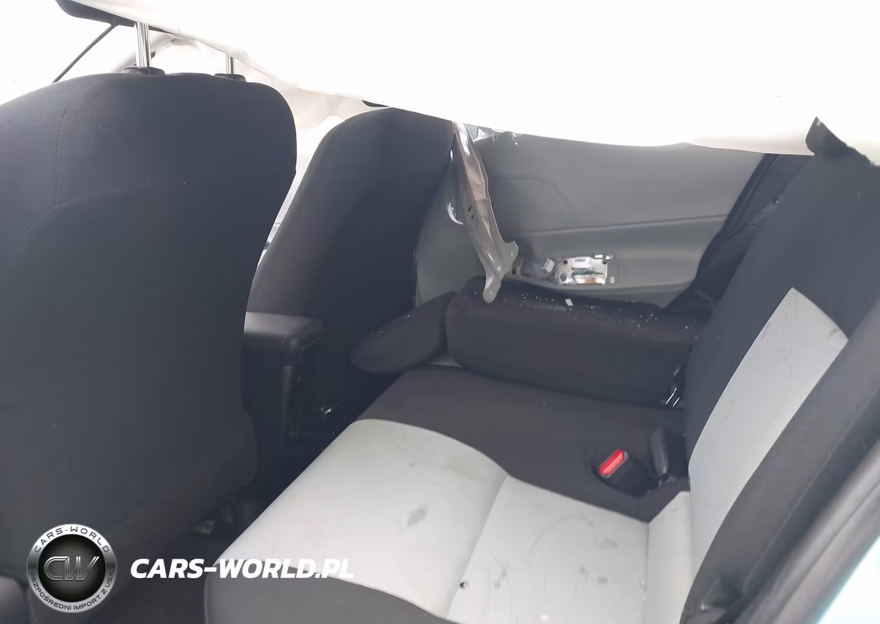 2013 Toyota Prius C Two VIN:JTDKDTB35D1044629 - 8