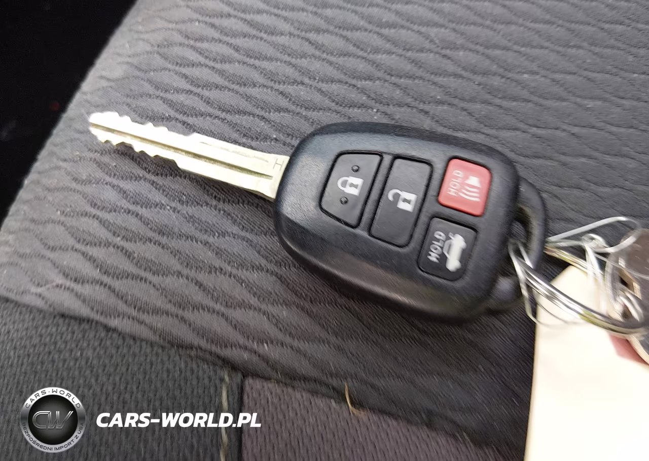 2018 Toyota Corolla Le VIN:2T1BURHE6JC095804 - 11