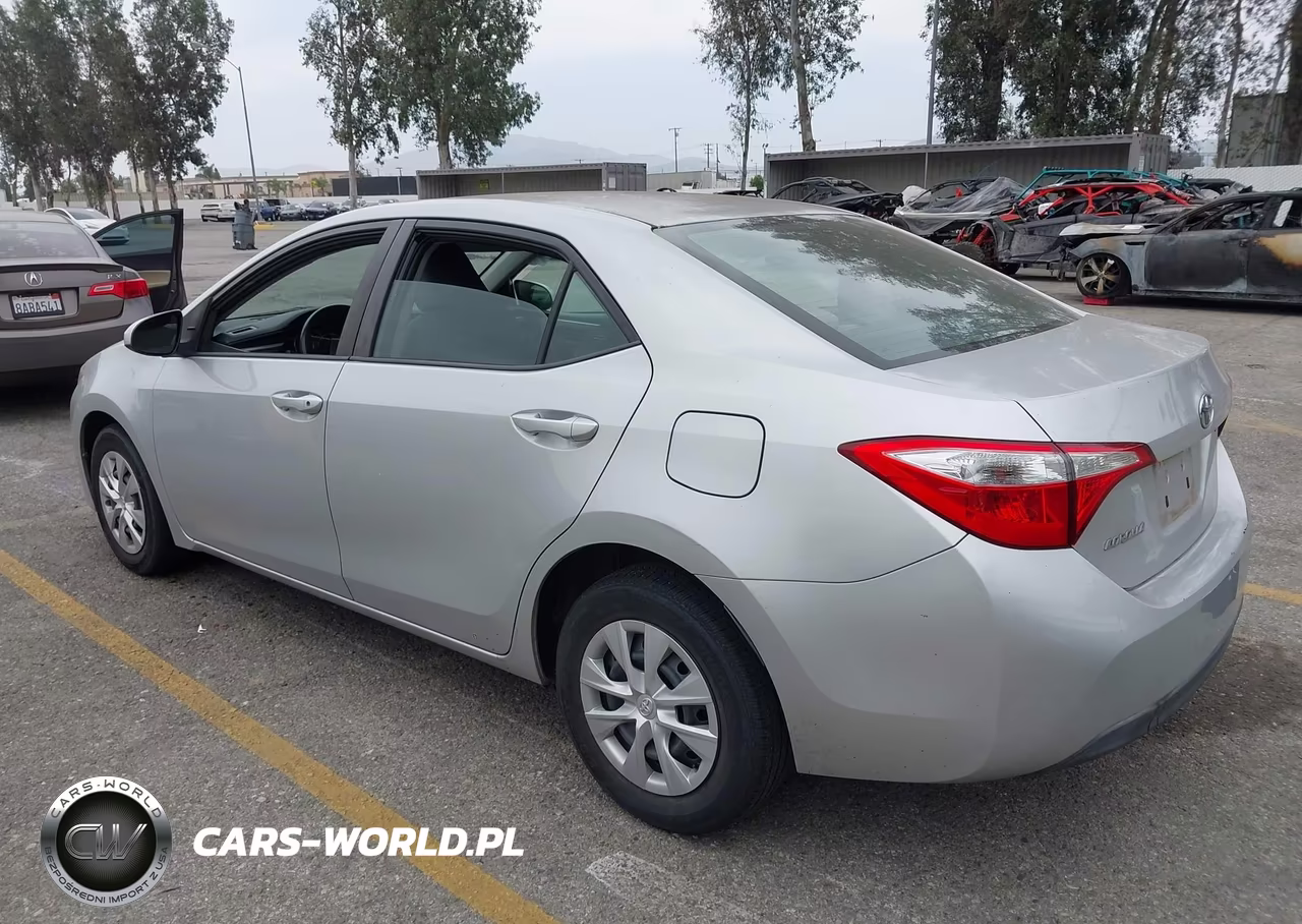2015 Toyota Corolla L VIN:5YFBURHE0FP223073 - 3
