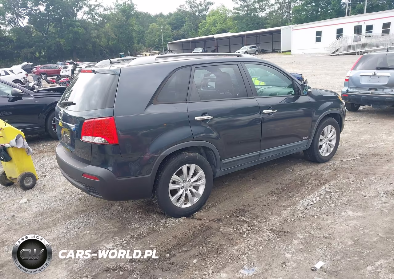 2011 Kia Sorento Lx V6 VIN:5XYKTDA27BG067554 - 4
