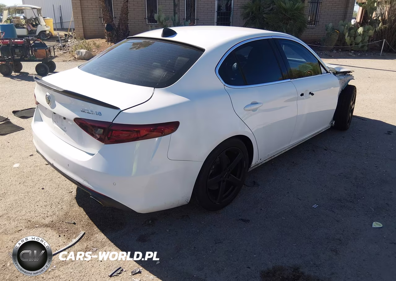 2017 Alfa Romeo Giulia Rwd VIN:ZARFAEBN6H7553869 - 4