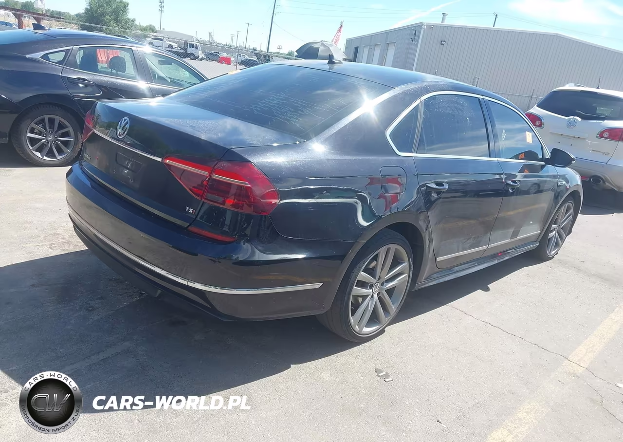 2017 Volkswagen Passat 1.8T R-Line VIN:1VWDT7A37HC032882 - 4