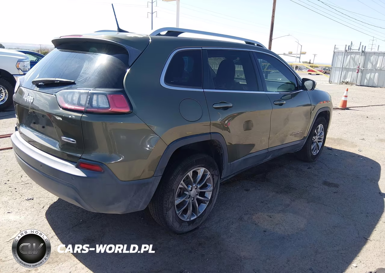 2019 Jeep Cherokee Latitude Plus 4X4 VIN:1C4PJMLB6KD441966 - 4