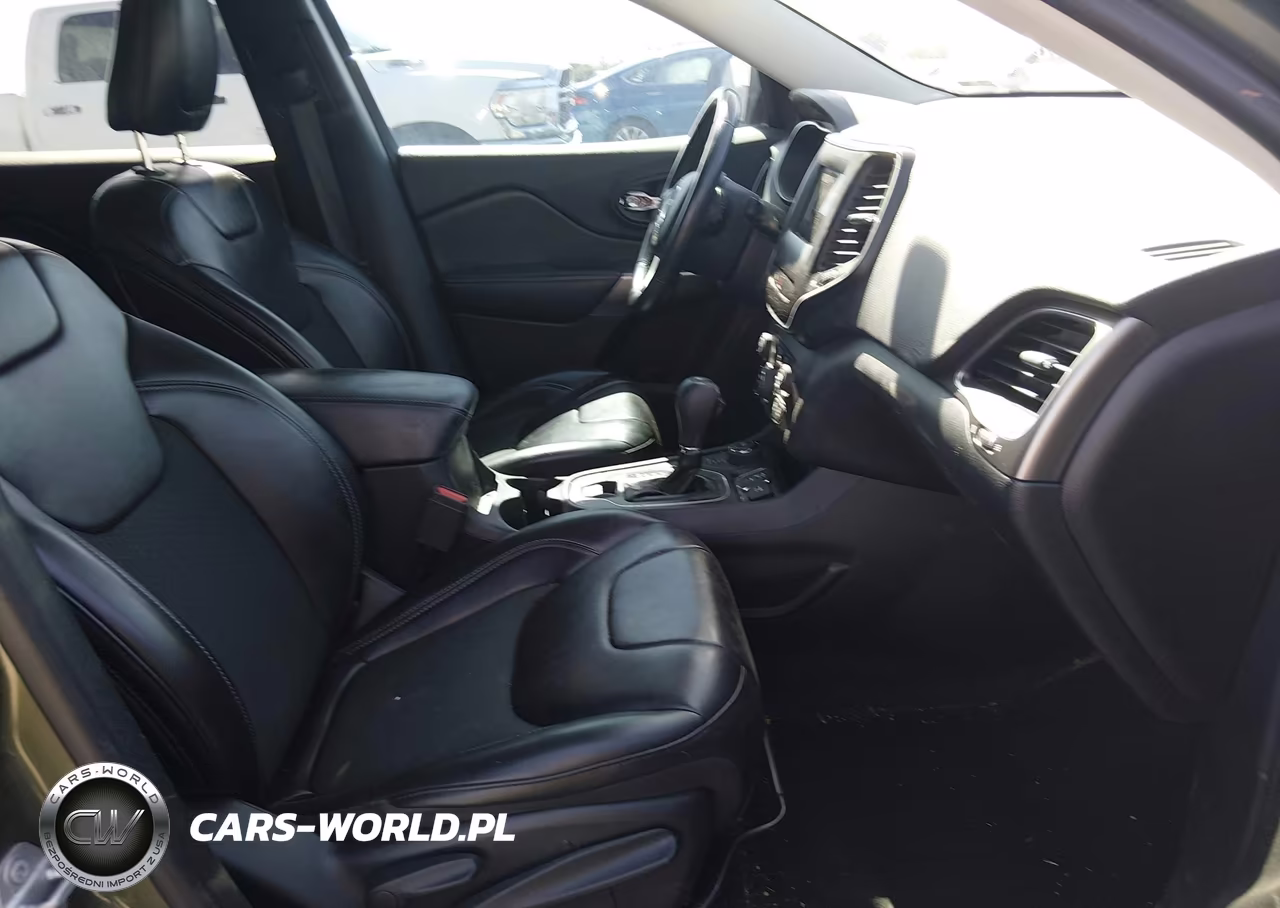 2019 Jeep Cherokee Latitude Plus 4X4 VIN:1C4PJMLB6KD441966 - 5