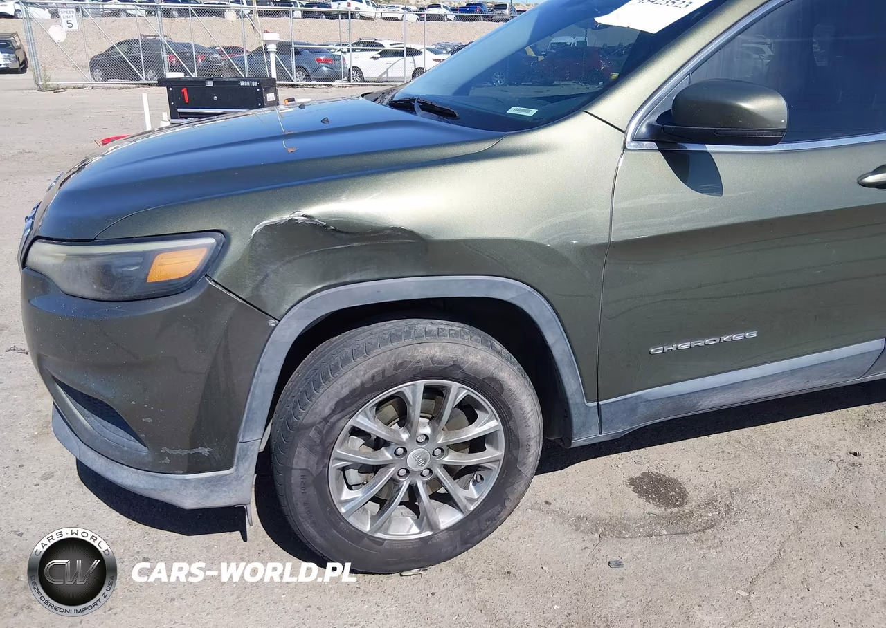 2019 Jeep Cherokee Latitude Plus 4X4 VIN:1C4PJMLB6KD441966 - 6