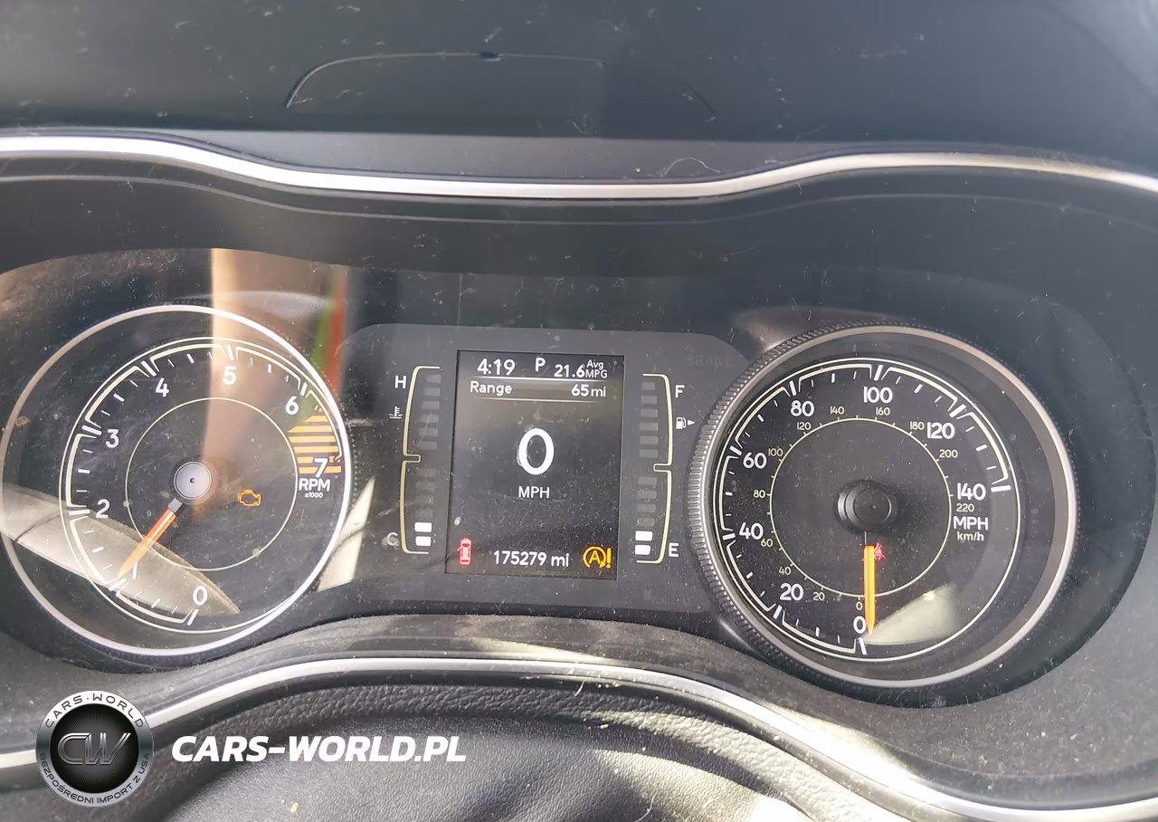 2019 Jeep Cherokee Latitude Plus 4X4 VIN:1C4PJMLB6KD441966 - 7