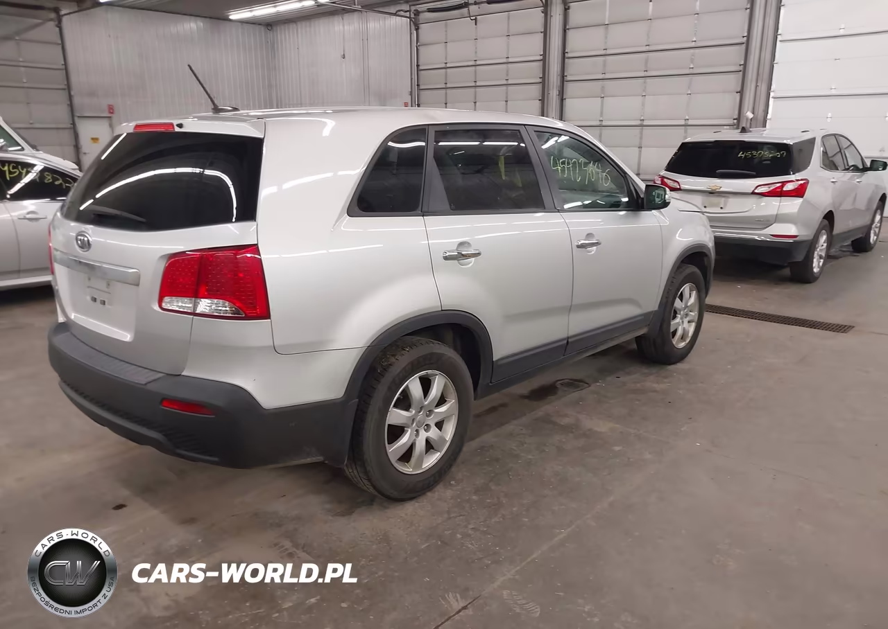2013 Kia Sorento Lx VIN:5XYKT3A19DG379461 - 4