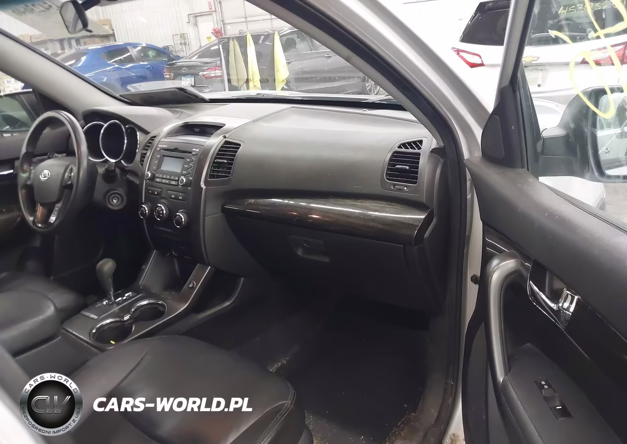 2013 Kia Sorento Lx VIN:5XYKT3A19DG379461 - 5