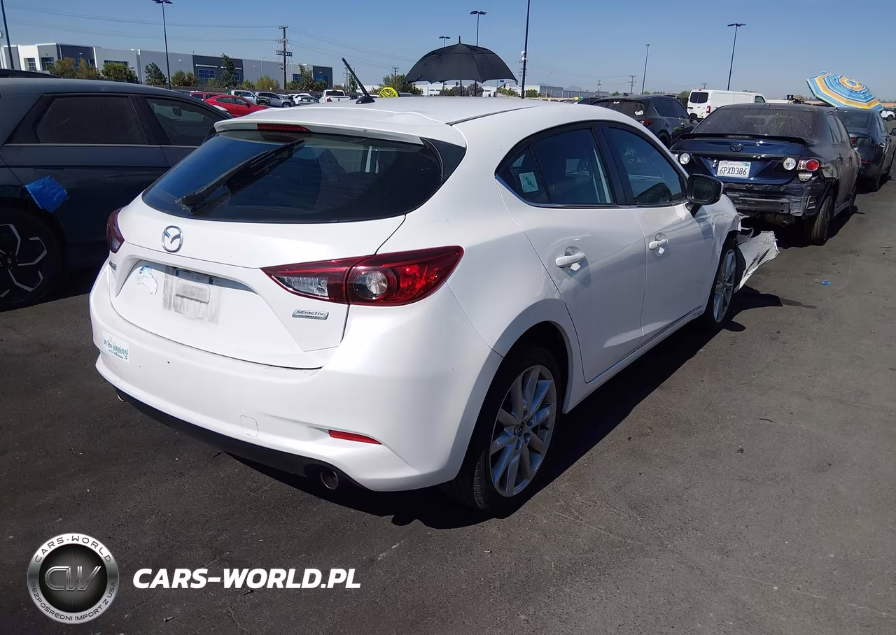 2017 Mazda Mazda3 Touring VIN:3MZBN1L77HM103804 - 4