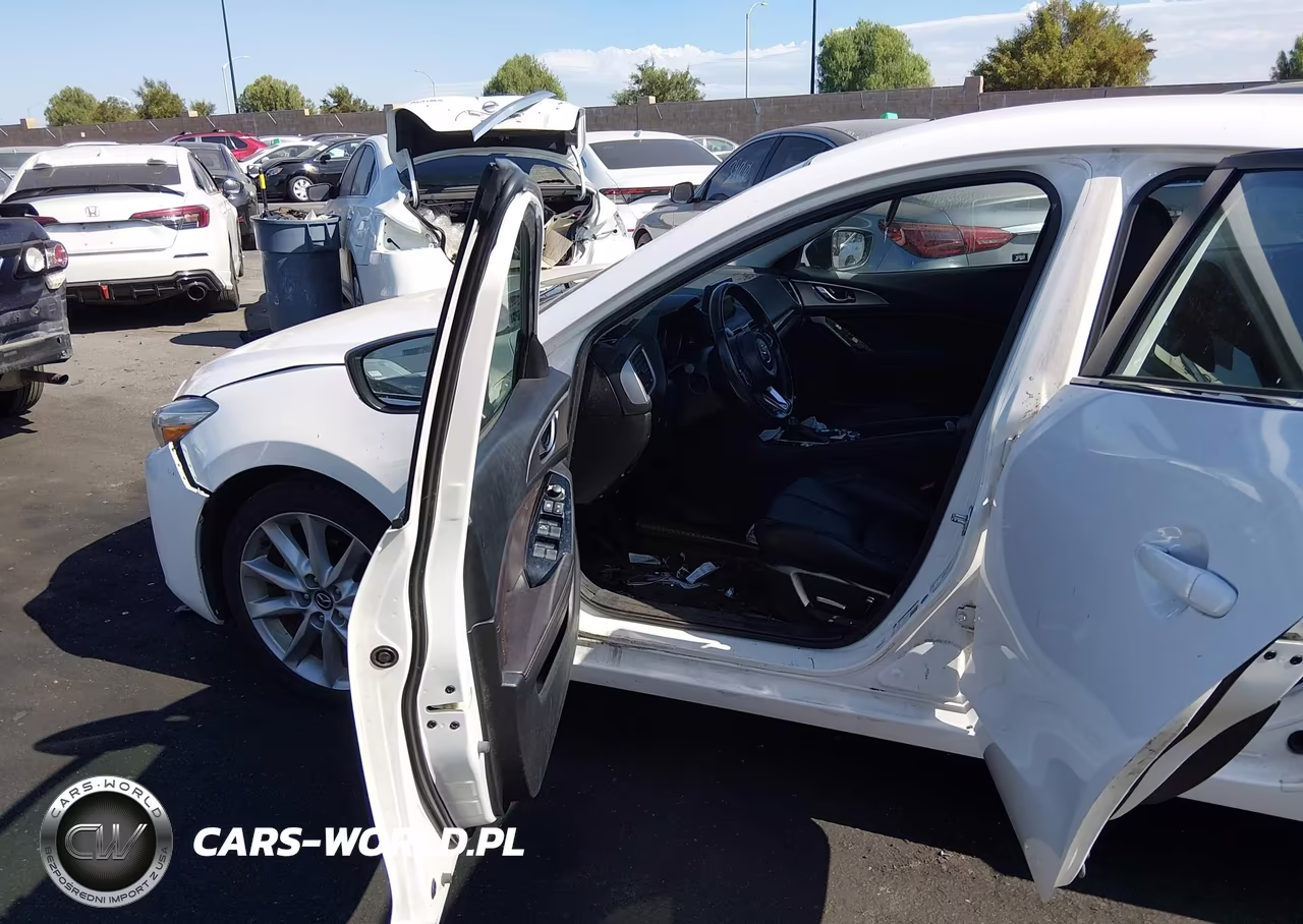 2017 Mazda Mazda3 Touring VIN:3MZBN1L77HM103804 - 5