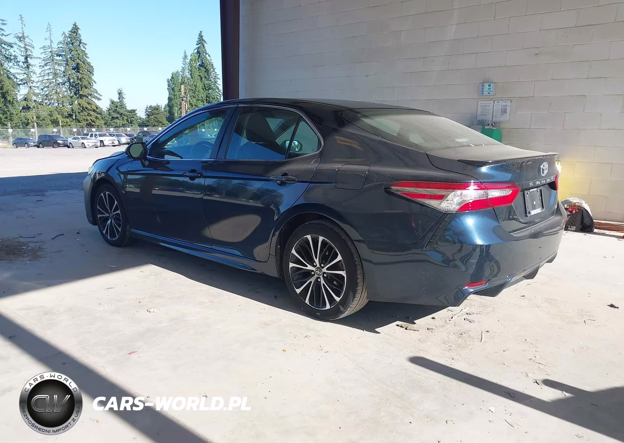 2018 Toyota Camry Se VIN:4T1B11HK3JU623250 - 3