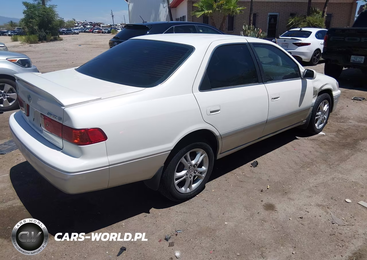 2001 Toyota Camry Le VIN:JT2BG22KX10553988 - 4