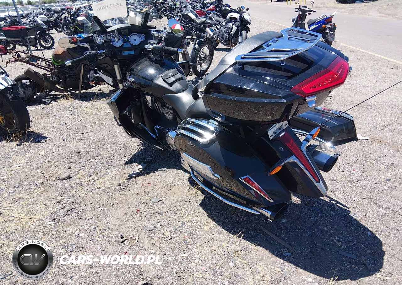 2015 Victory Motorcycles Cross Country Tour VIN:5VPTW36N9F3043616 - 3