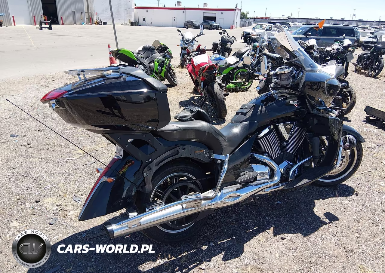 2015 Victory Motorcycles Cross Country Tour VIN:5VPTW36N9F3043616 - 4