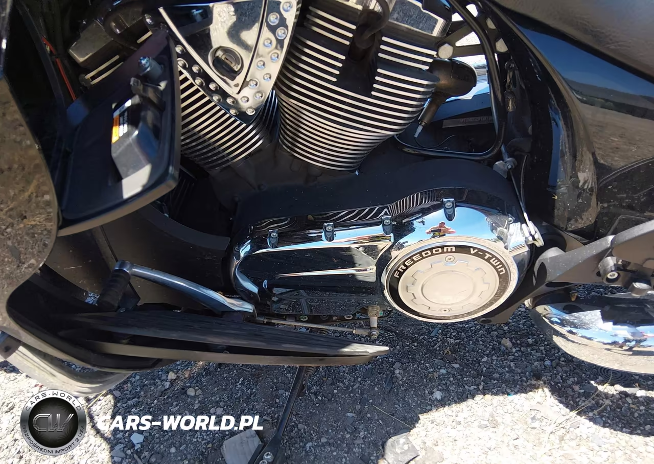 2015 Victory Motorcycles Cross Country Tour VIN:5VPTW36N9F3043616 - 9