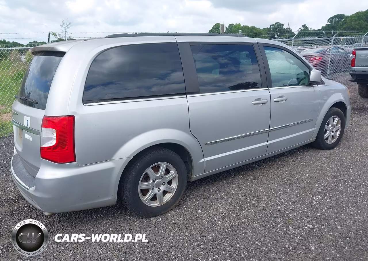 2011 Chrysler Town & Country Touring VIN:2A4RR5DGXBR766080 - 4