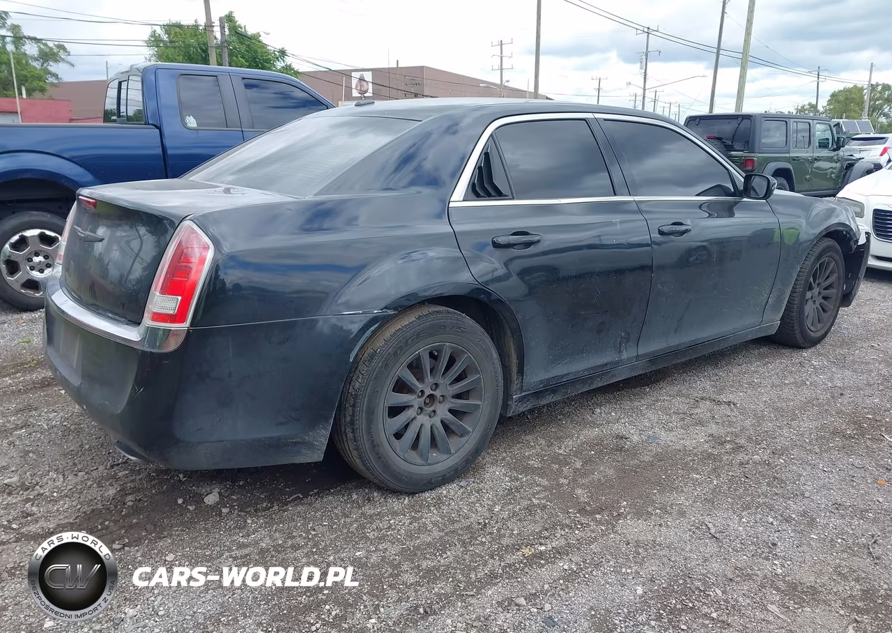 2014 Chrysler 300 VIN:2C3CCAAG4EH375774 - 4