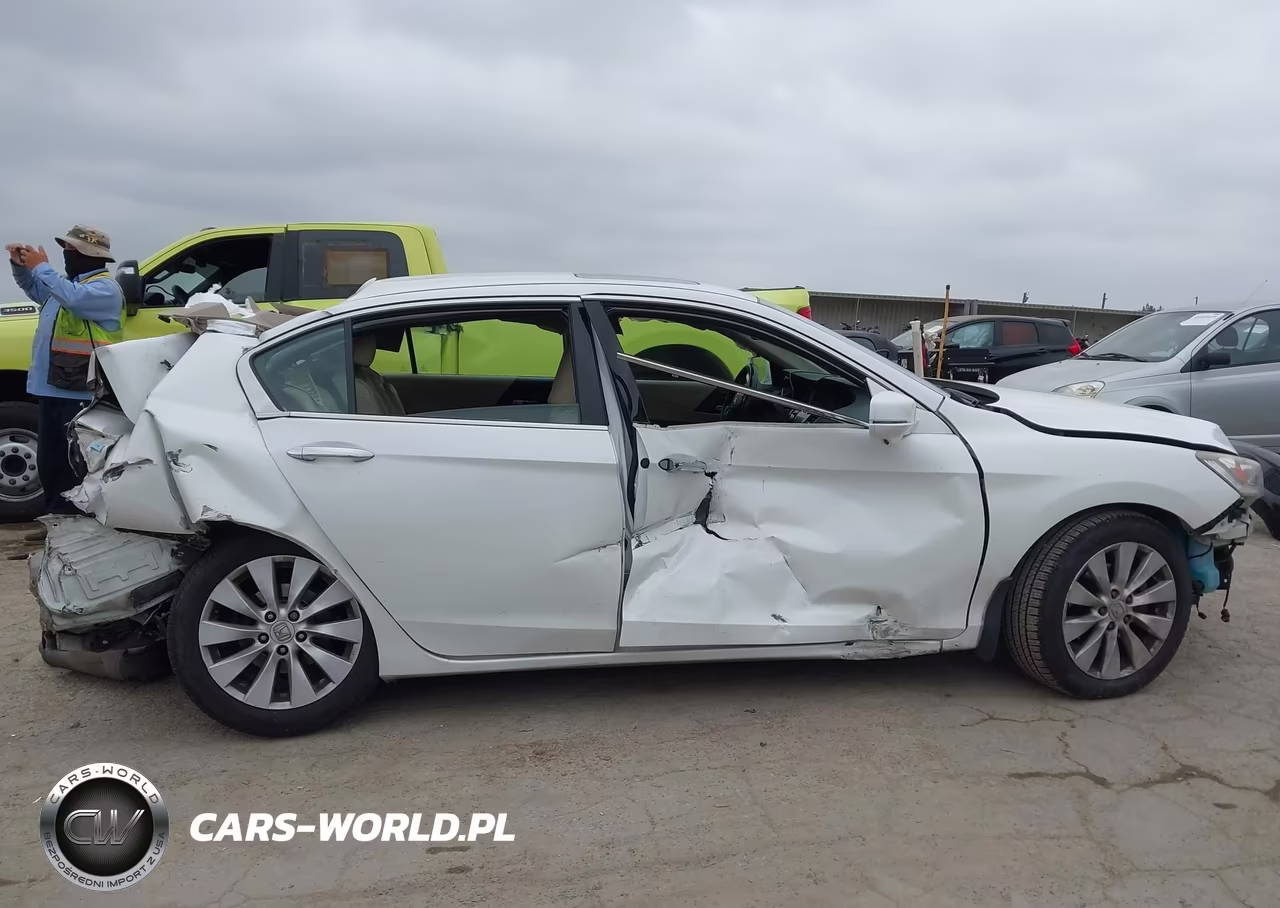 2015 Honda Accord Touring VIN:1HGCR3F93FA021021 - 14