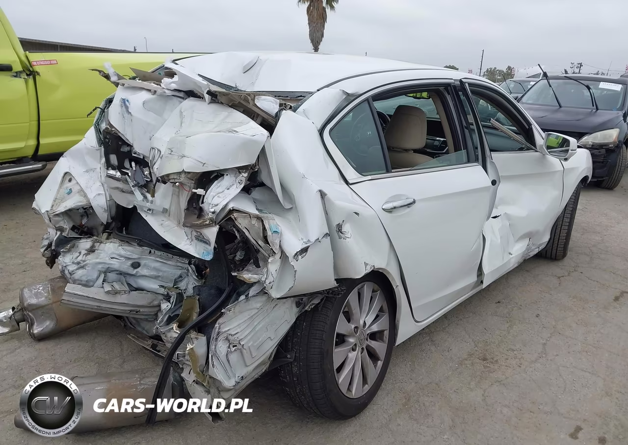 2015 Honda Accord Touring VIN:1HGCR3F93FA021021 - 4