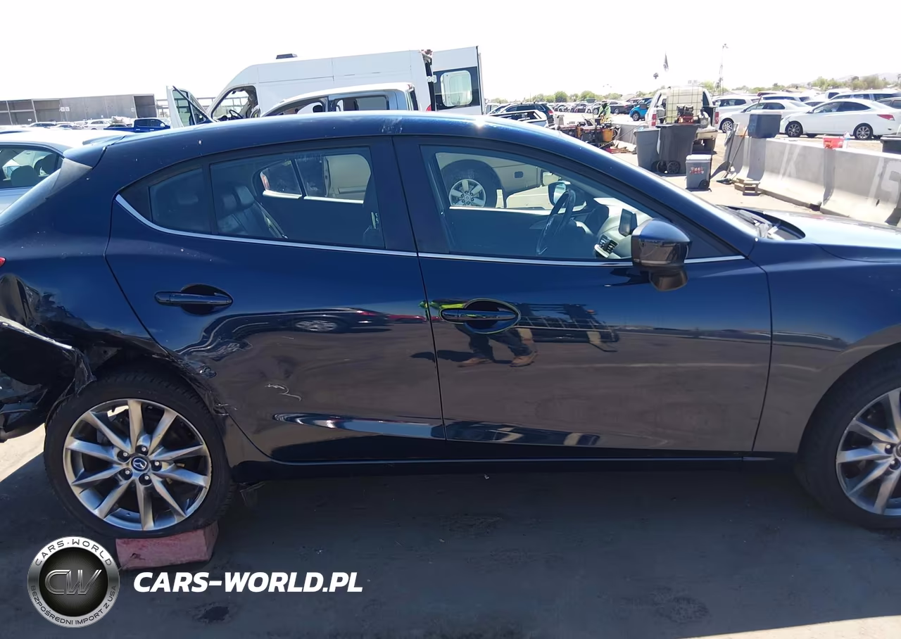 2018 Mazda Mazda3 Touring VIN:3MZBN1L31JM204615 - 13