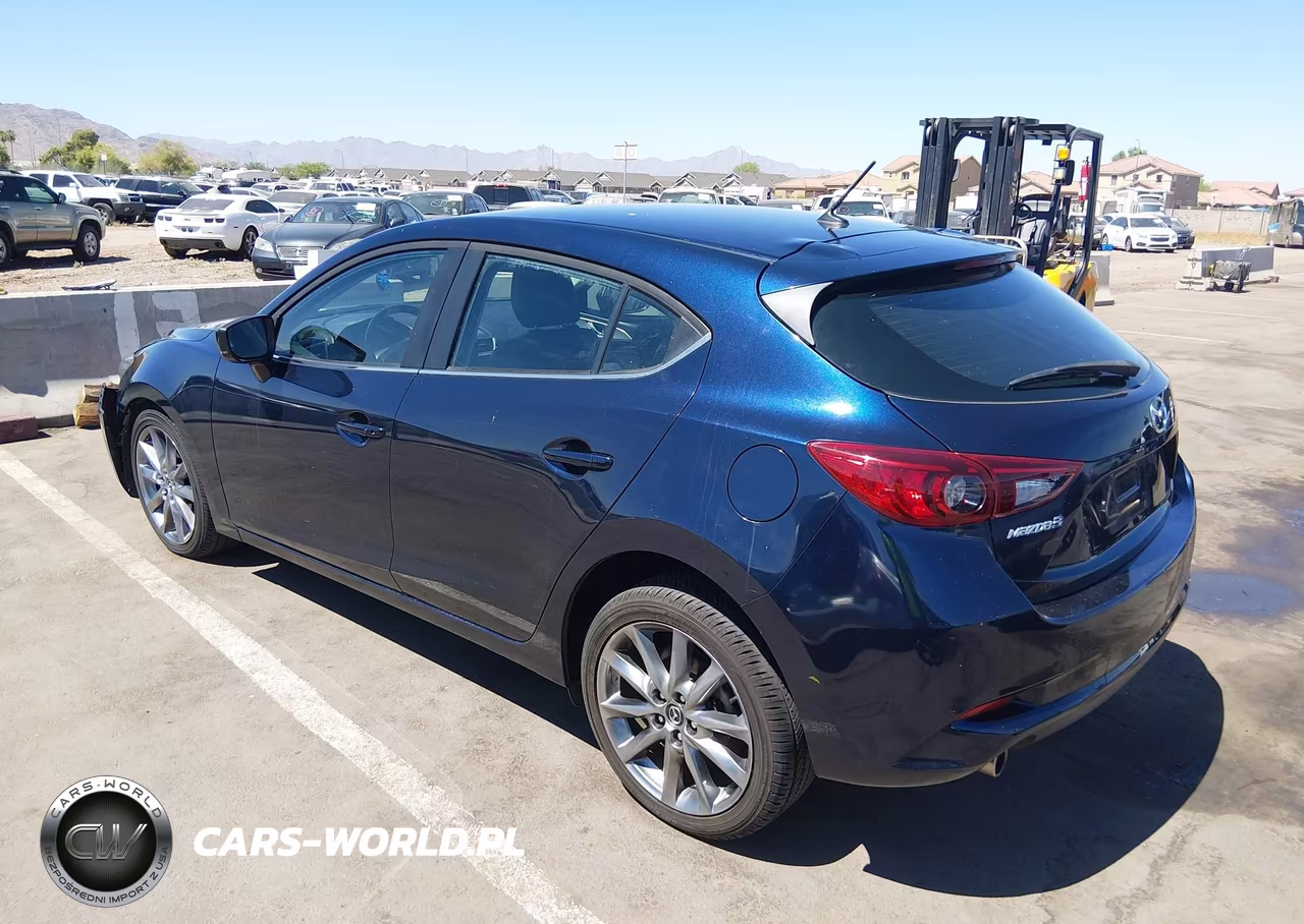 2018 Mazda Mazda3 Touring VIN:3MZBN1L31JM204615 - 3