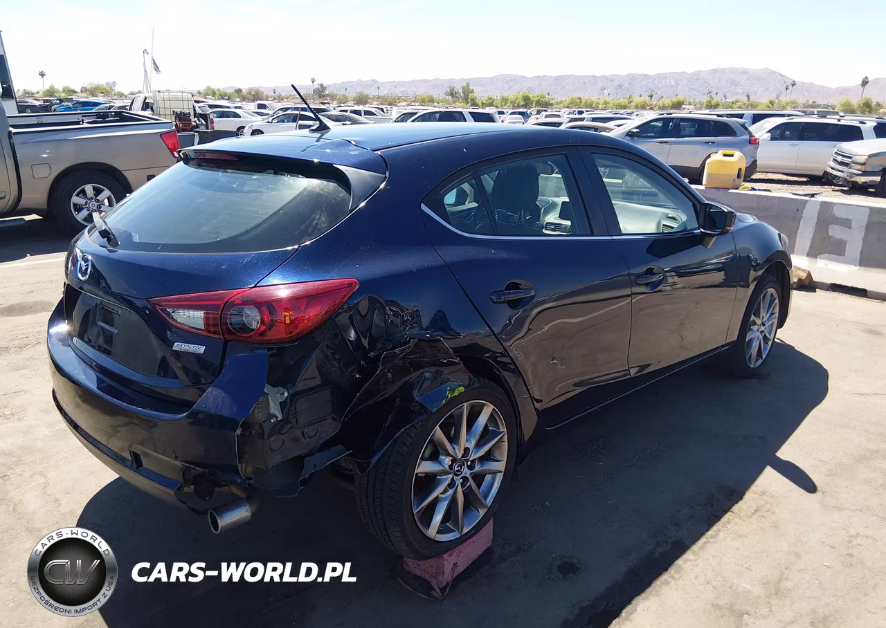 2018 Mazda Mazda3 Touring VIN:3MZBN1L31JM204615 - 4