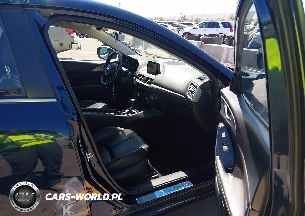 2018 Mazda Mazda3 Touring VIN:3MZBN1L31JM204615 - 5