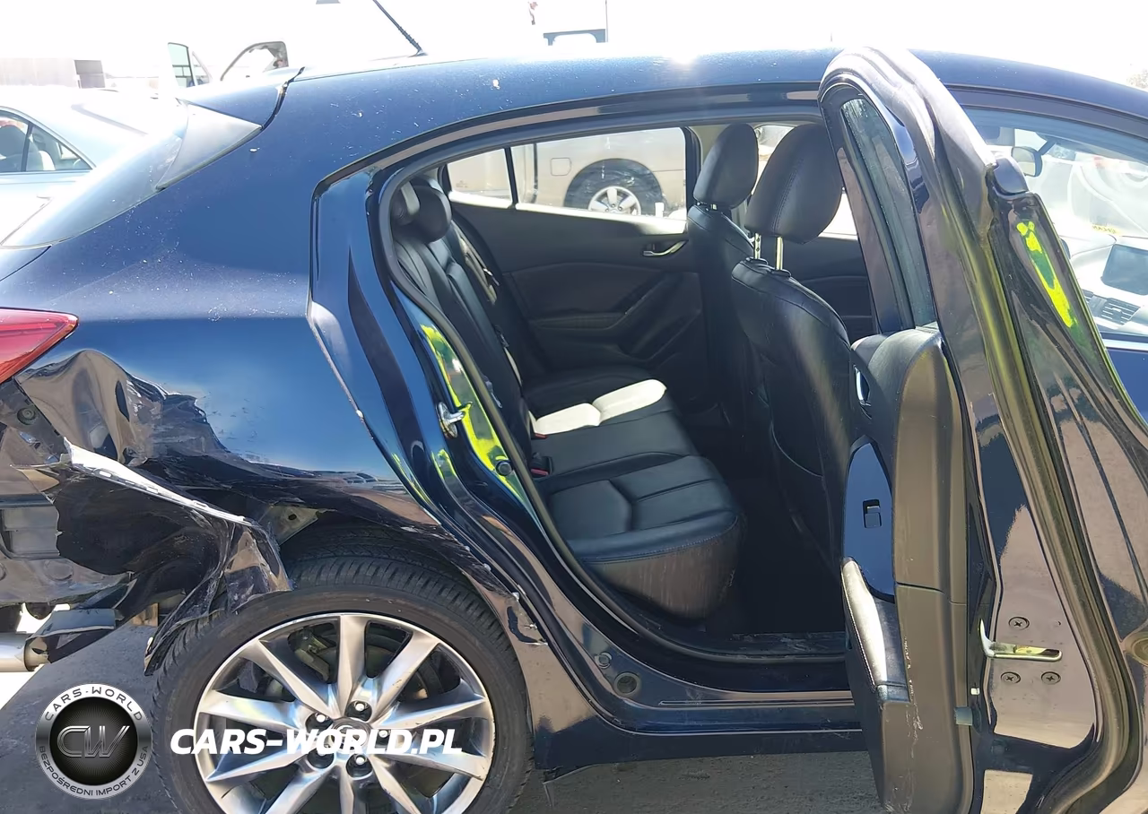 2018 Mazda Mazda3 Touring VIN:3MZBN1L31JM204615 - 8