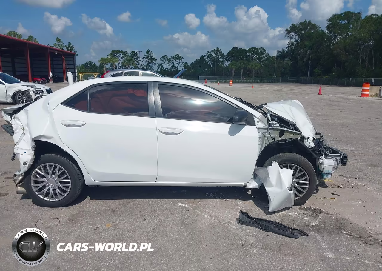 2017 Toyota Corolla Le VIN:5YFBURHE2HP670507 - 12