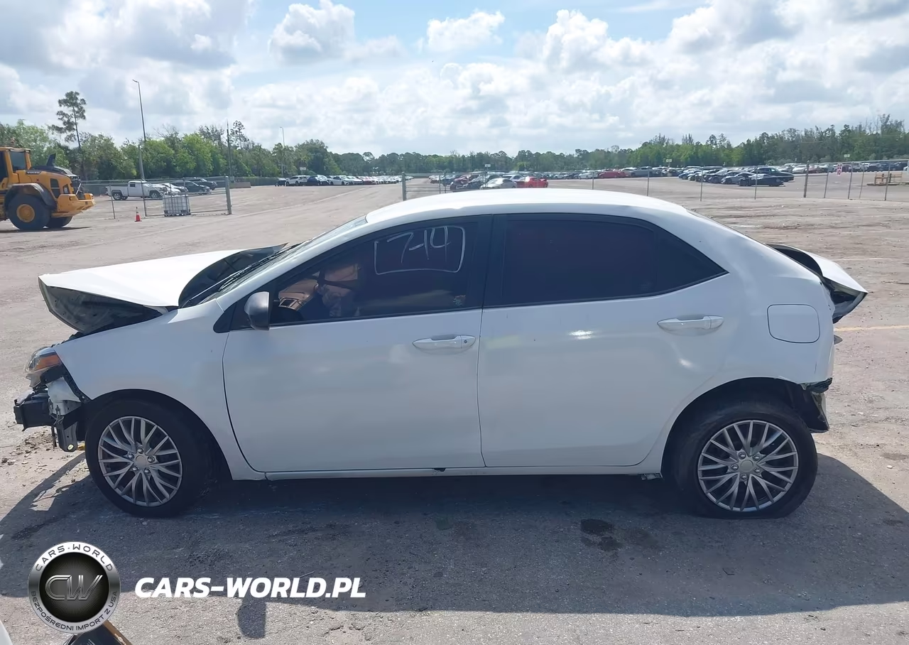 2017 Toyota Corolla Le VIN:5YFBURHE2HP670507 - 13