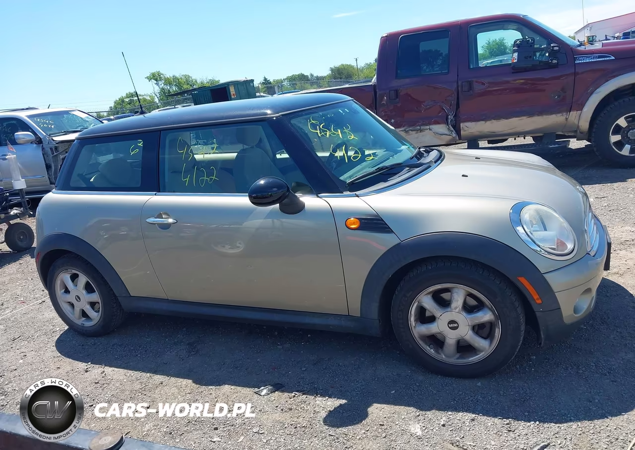 2007 Mini Cooper VIN:WMWMF33587TT56856 - 13