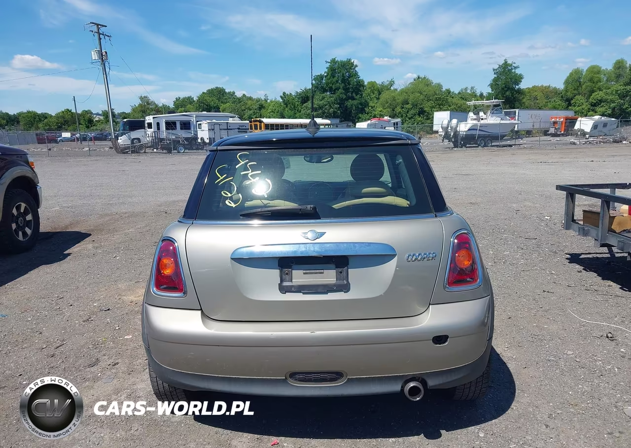 2007 Mini Cooper VIN:WMWMF33587TT56856 - 16