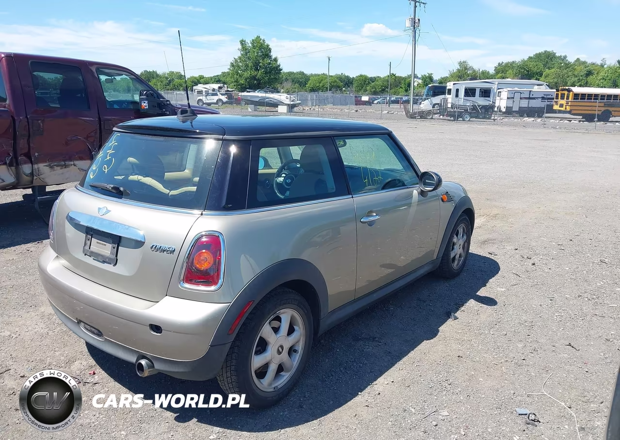 2007 Mini Cooper VIN:WMWMF33587TT56856 - 4