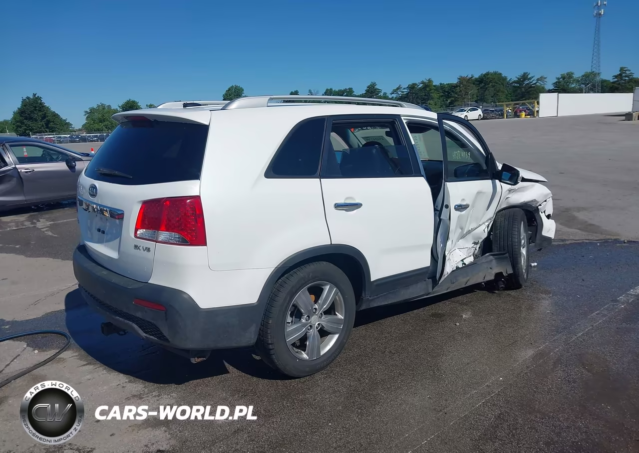 2013 Kia Sorento Ex V6 VIN:5XYKUDA28DG330165 - 4