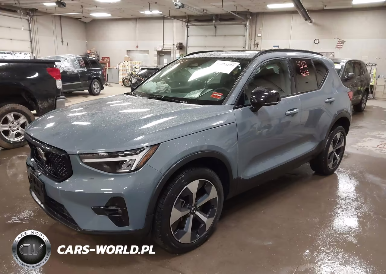 2023 Volvo Xc40 B5 Plus Dark Theme VIN:YV4L12UW8P2943219 - 2