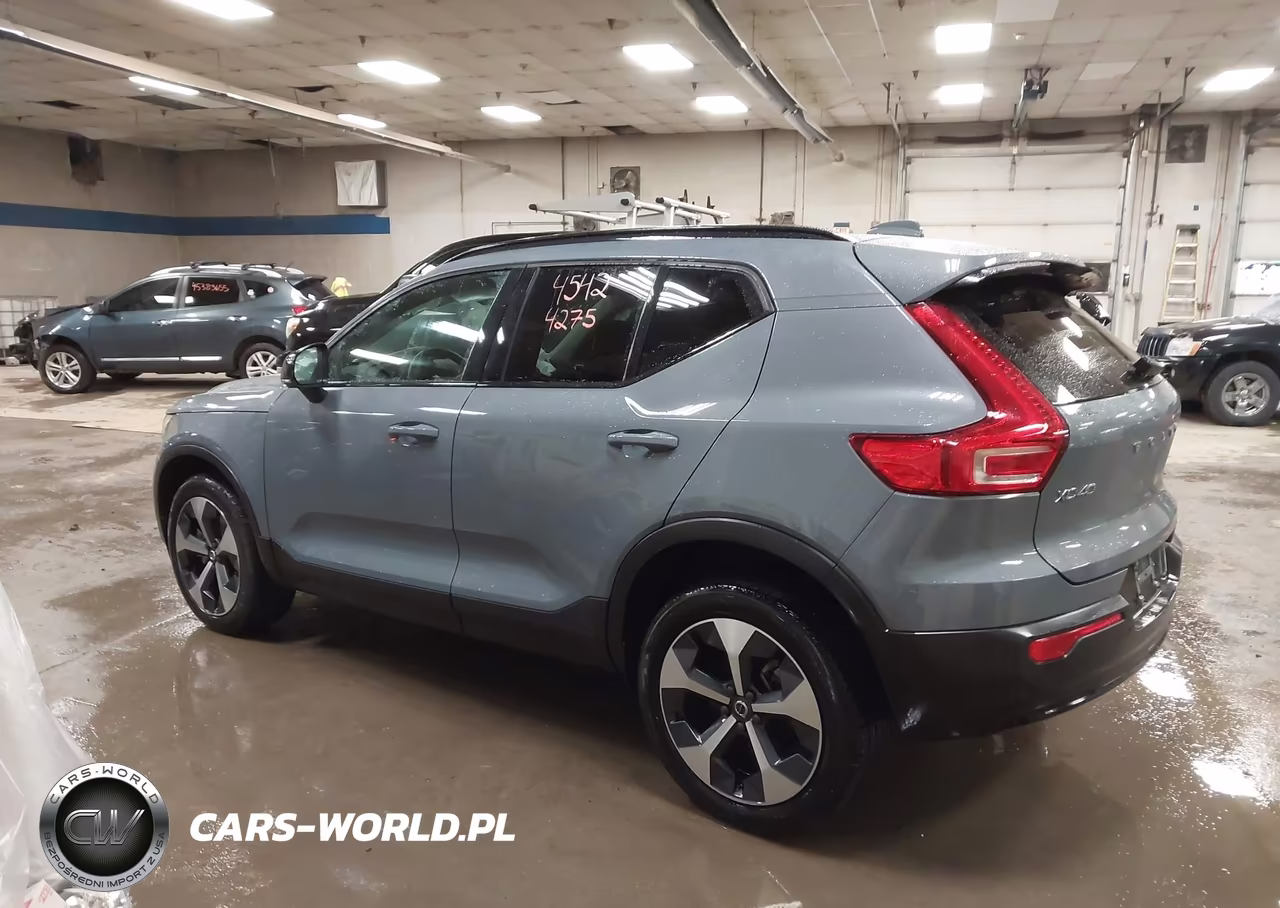 2023 Volvo Xc40 B5 Plus Dark Theme VIN:YV4L12UW8P2943219 - 3
