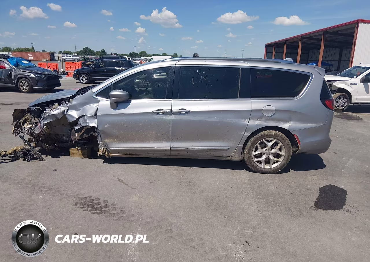 2020 Chrysler Pacifica Touring L VIN:2C4RC1BG4LR113734 - 12